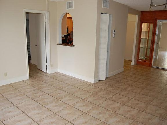 5th image of 4013 N Ocean Dr APT 302