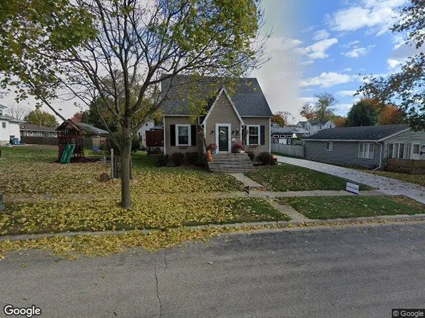1106 7th St, Grundy Center, IA 50638