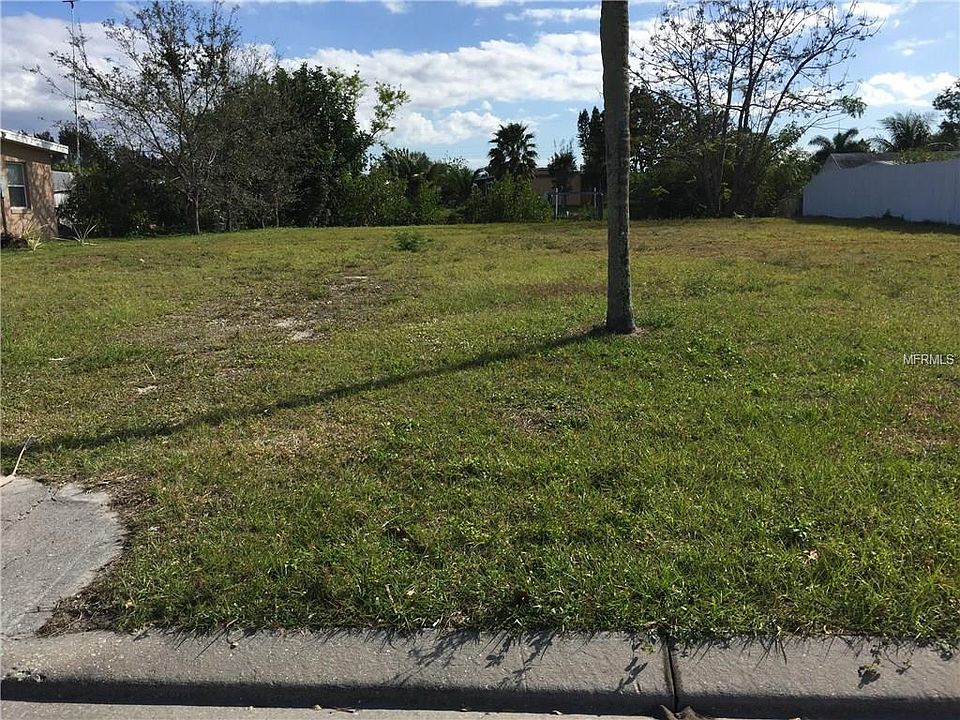 2nd image of 175 Poinsettia Cir