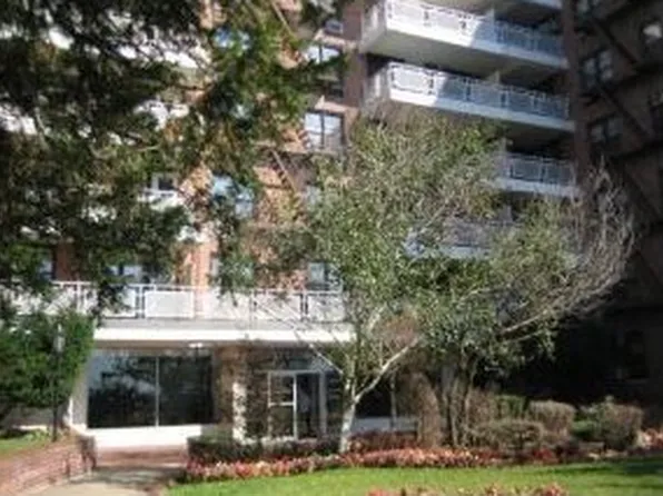 3235 Emmons Avenue image 1 of 1