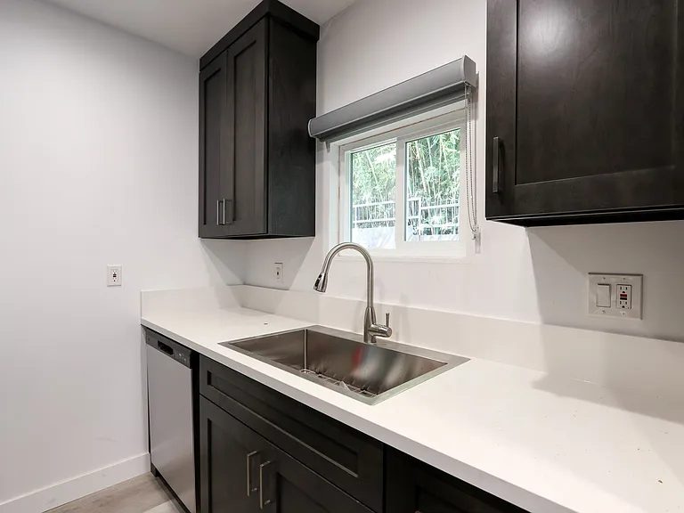 410 Lucas Ave — Photo 6