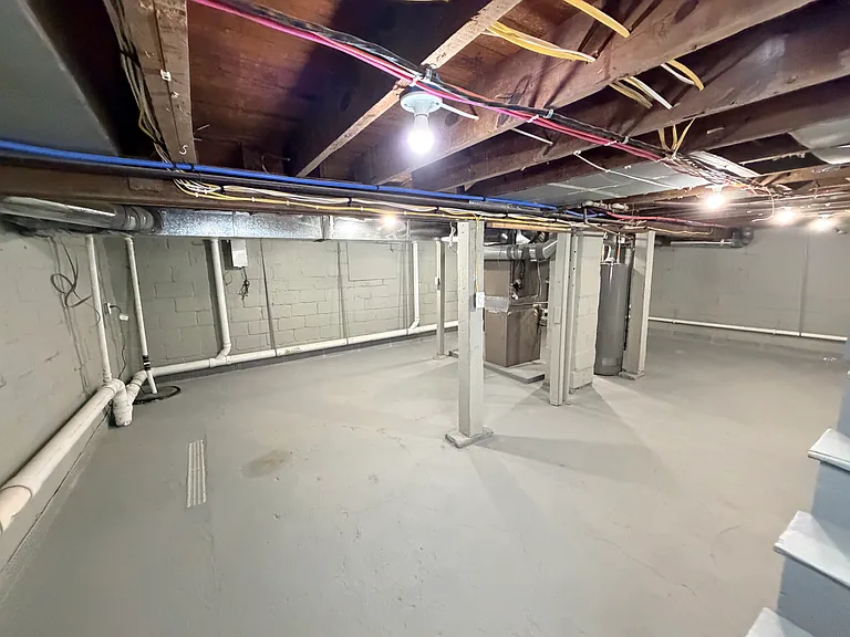 2702 Lancaster Ave — Photo 25