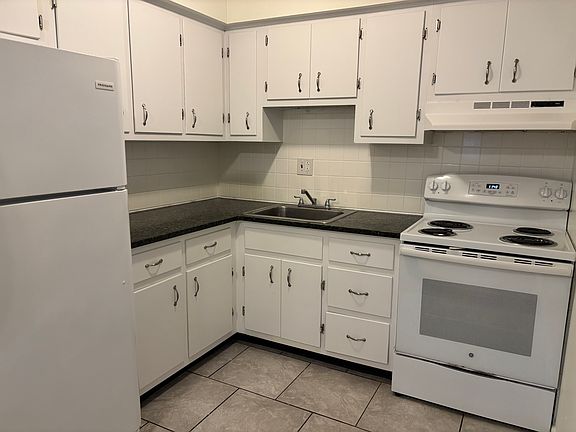 4th image of 301 E Brown St #2100bc44d