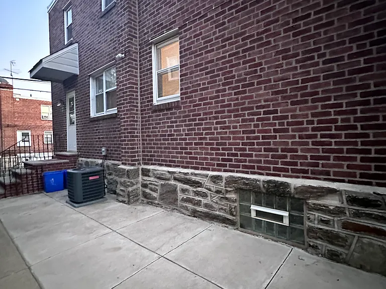 Crispin St — Photo 4