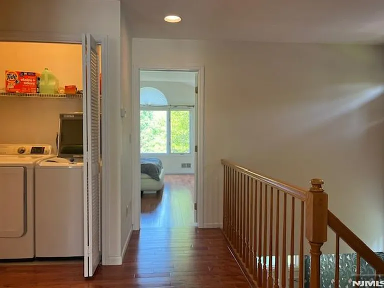 100 Lakeview Dr — Photo 15