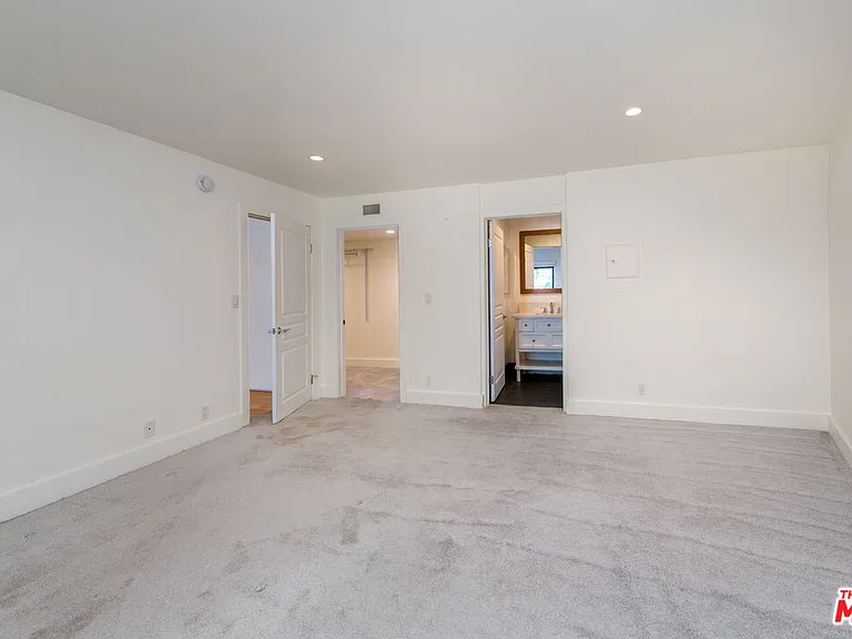1633 S Bentley Ave #203 — Photo 5