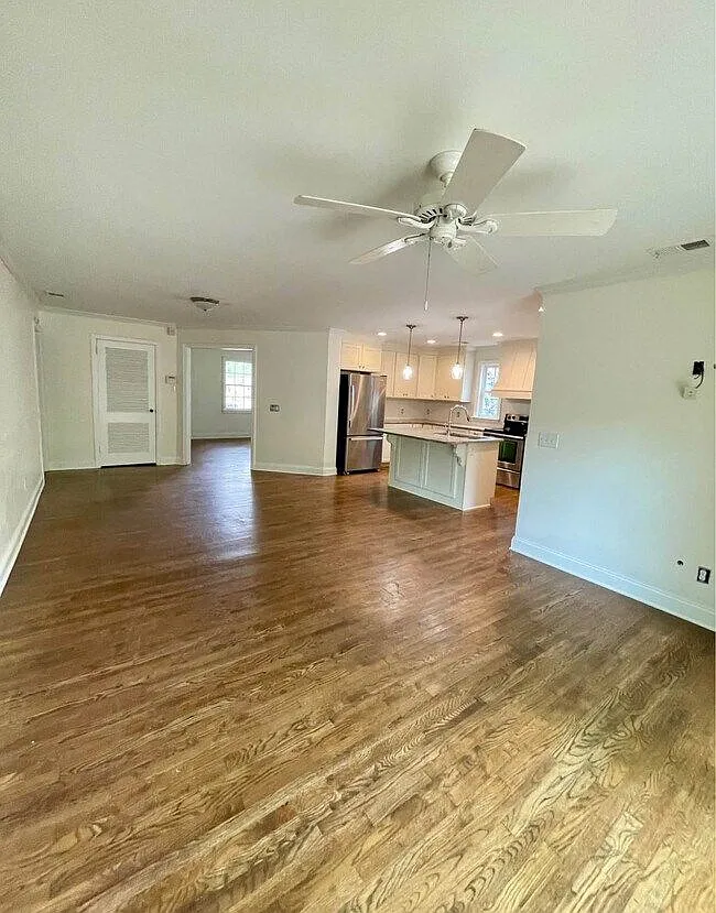 3 bed, 1.0 bath, 1455 sqft, $2,250 — Photo 2