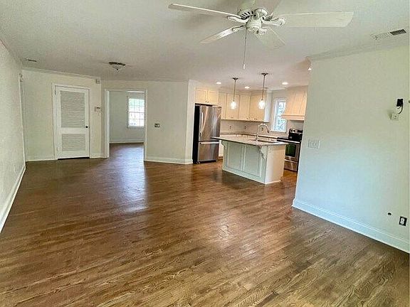 2nd image of 1531 E 53rd St