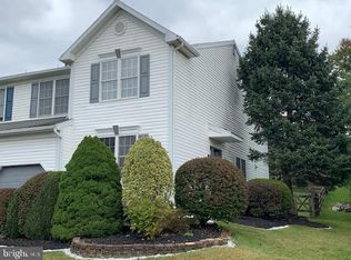 375 Sioux Ct, Sinking Spring, PA 19608