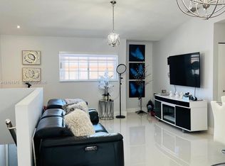 West Poinciana Villas Con, Hialeah, FL 33018