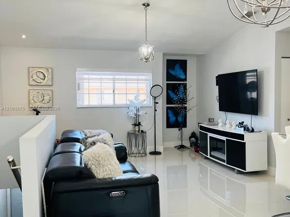 7817 W 36th Ave Unit 204, Hialeah, FL 33018