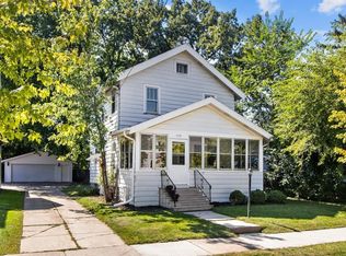 1115 Waugoo Ave, Oshkosh, WI 54901