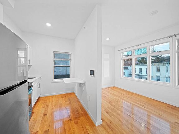 3rd image of 60A Cottage St #5B