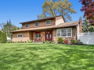 32 Alister Cir, East Northport, NY 11731