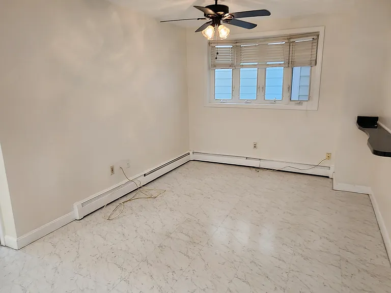 667 Saratoga St #2 — Photo 3