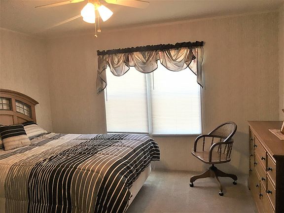 5th image of 598 Hawthorne Dr