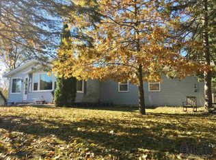 9023 Oakridge Dr, Temperance, MI 48182