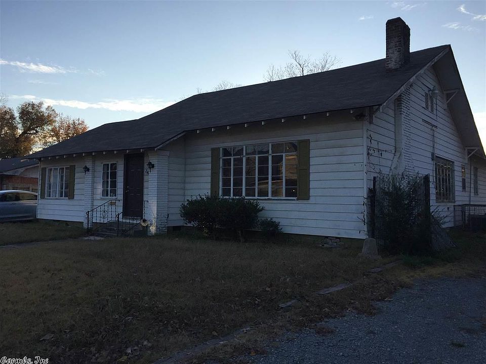 1st image of 2412 S Poplar St