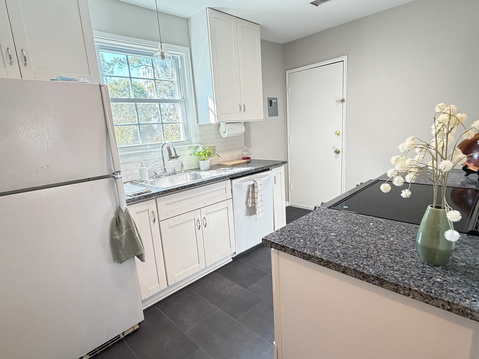 2 bed, 750 sqft, $1,395 — Photo 3