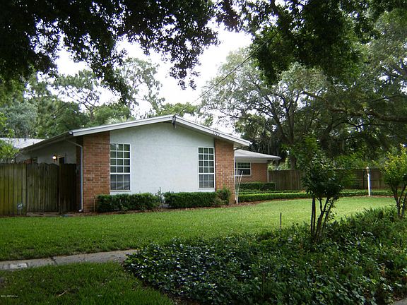 3rd image of 3703 Cherokee Villa Ln