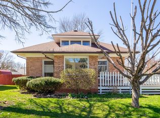 502 S Elm St, Three Oaks, MI 49128