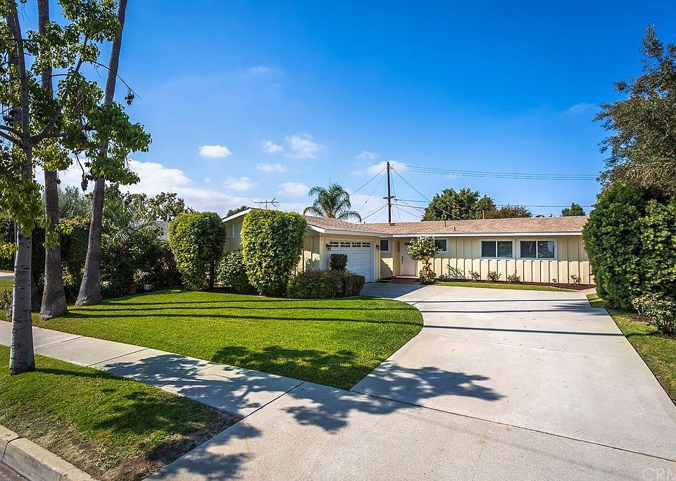 1st image of 14529 Adelfa Dr