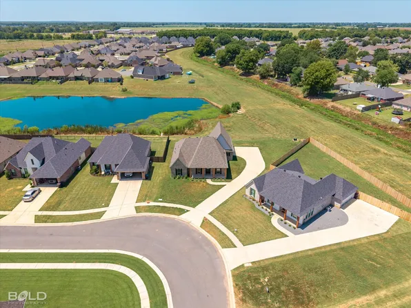 319 Newport Ln, Benton, LA 71006