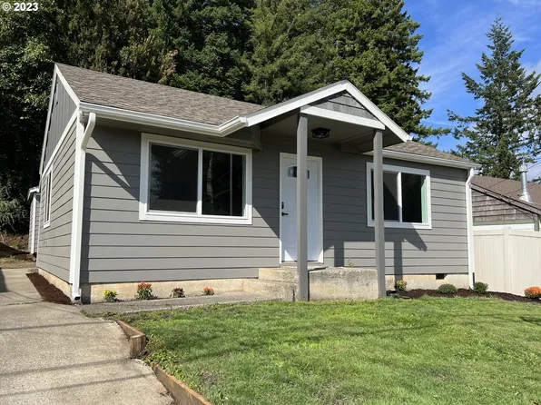 896 W 17th St, Coquille, OR 97423