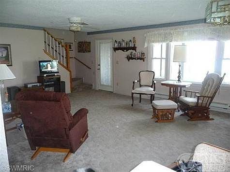 4th image of 10845 Round Lake Dr #6