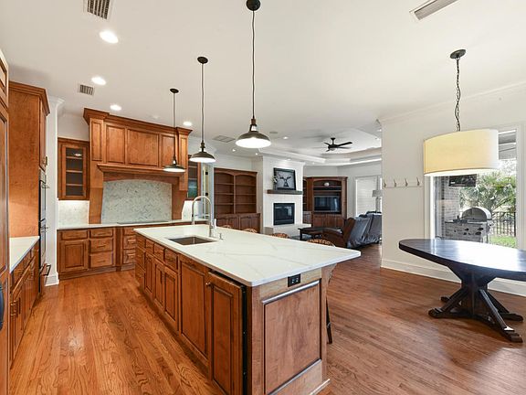 4th image of 13818 Windsor Crown Ct E