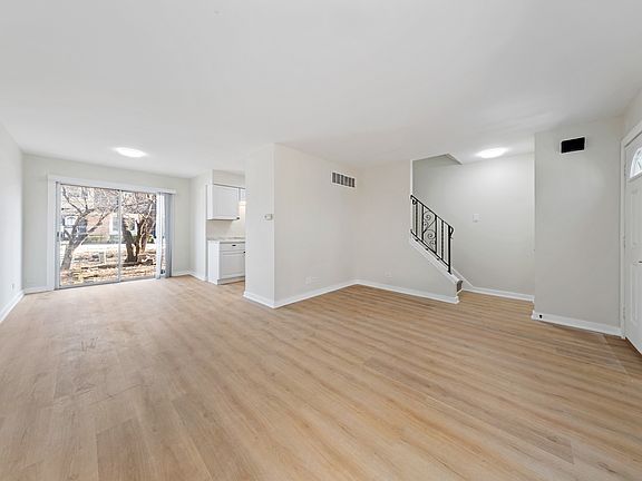 2nd image of 5085 Euclid Ln #5085