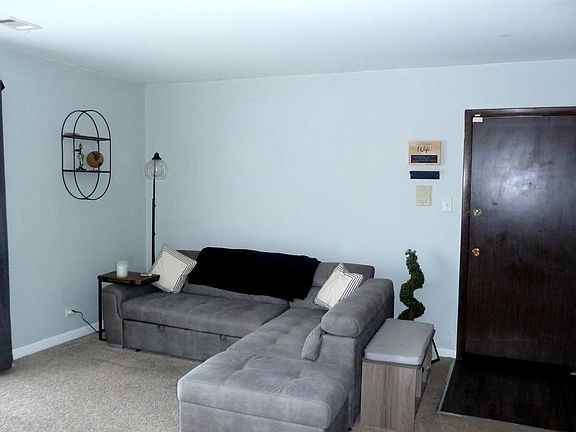 3rd image of 4815 W 109th St