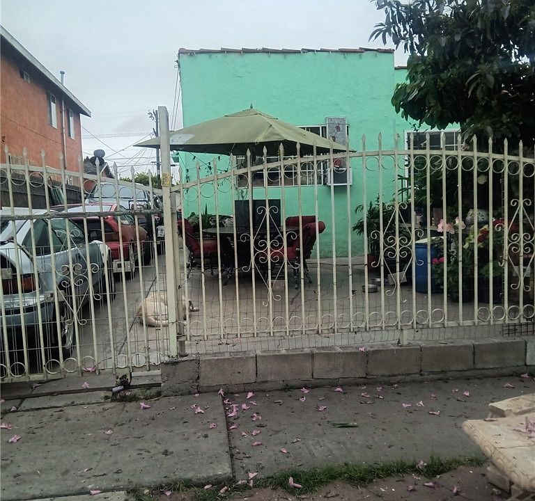 1st image of 420 E 103rd St