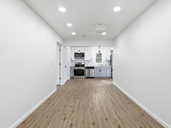 5th image of 1403 Revere St