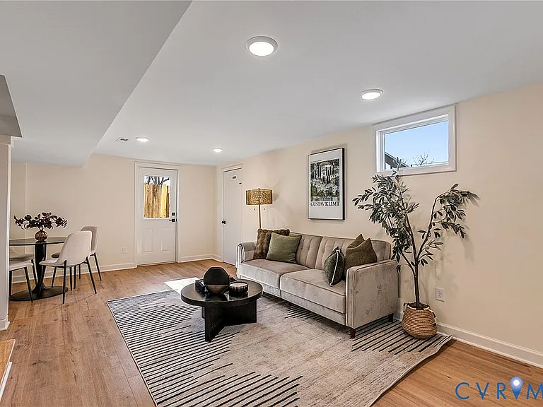 Sunset Ave — Photo 1