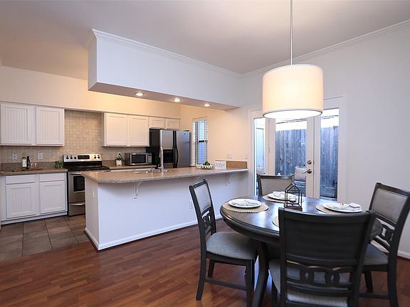 3rd image of 1201 McDuffie St Unit 180