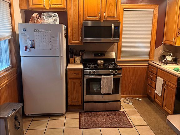 3rd image of 512 Raspberry St