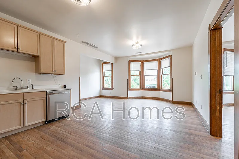 1 bed, 1.0 bath, 750 sqft, $1,295 — Photo 2
