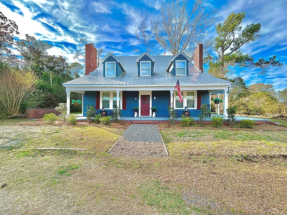 Gorgeous front porch!