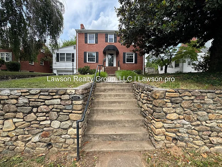 2425 Fairway Dr SW — Photo 1