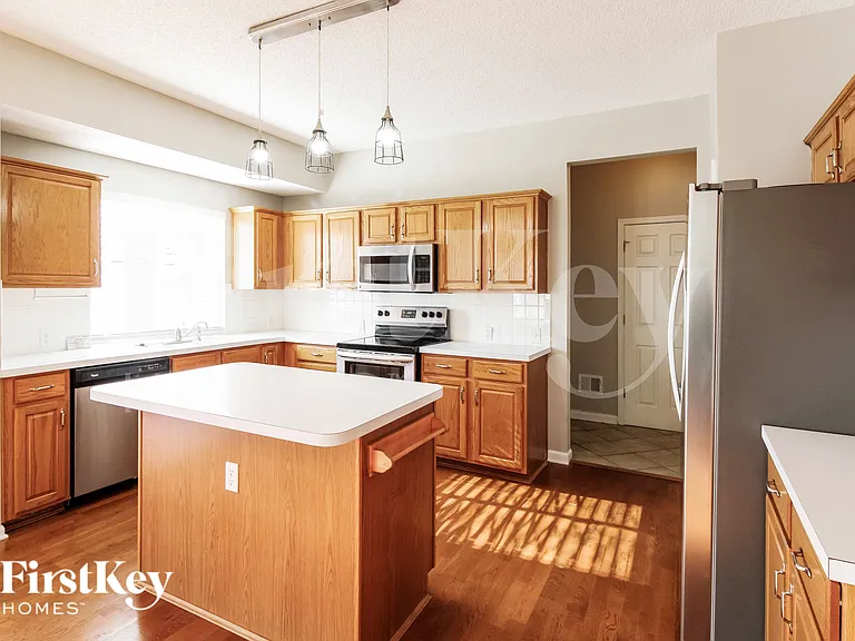 909 NE 93rd Ct — Photo 7