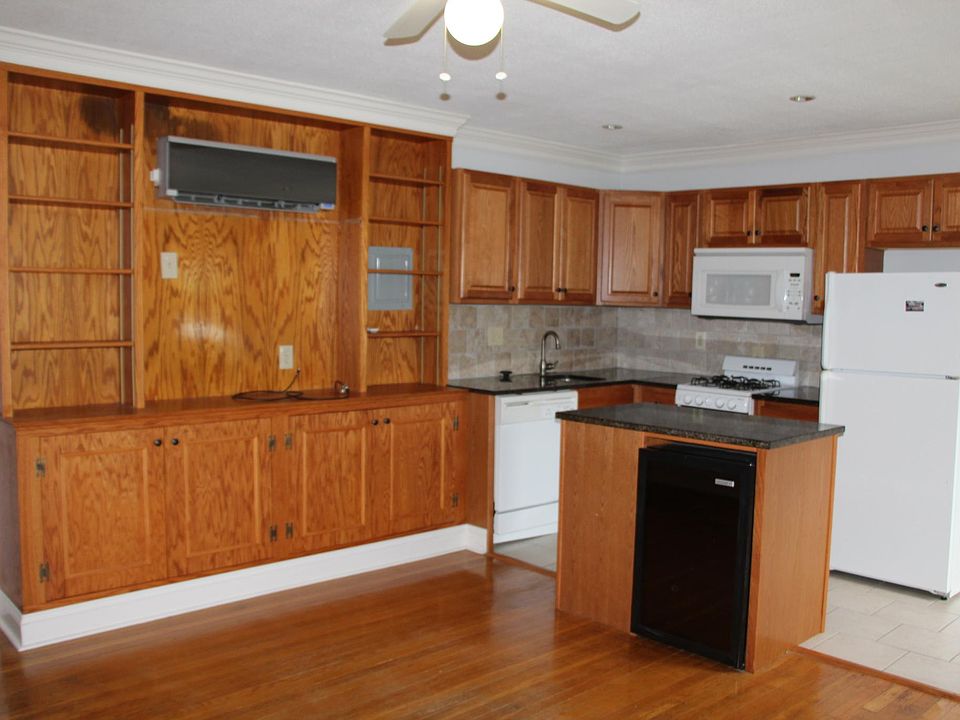1st image of 619 N Monroe St APT 2