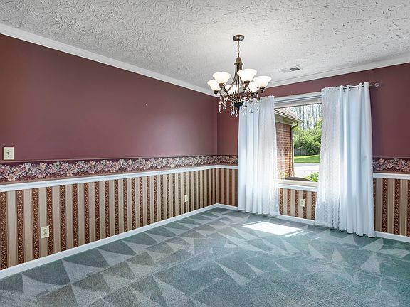4th image of 323 Dogwood Ct