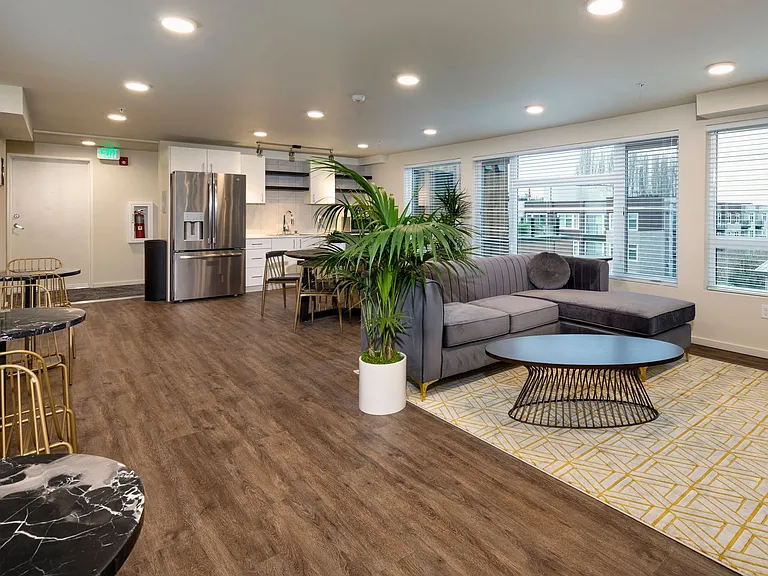 Plaza Apartments — Photo 101