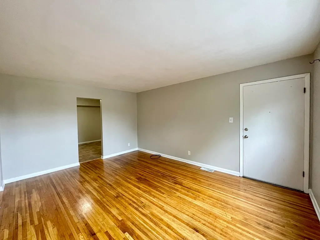 1658 Maywick — Photo 3