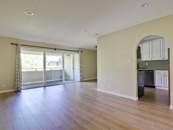 5th image of 2787 Mauricia Ave #B