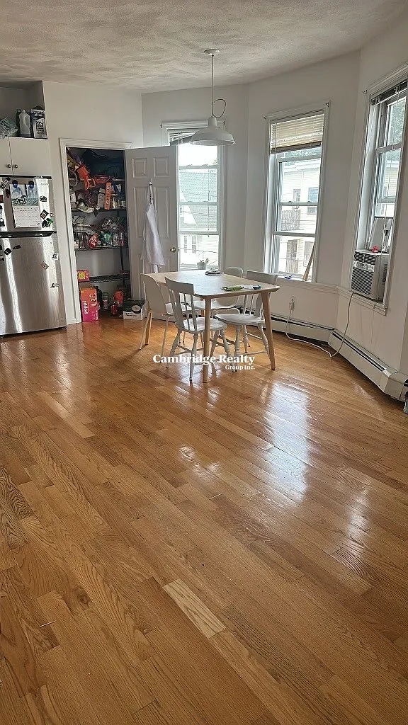 3 bed, 1.0 bath, 1100 sqft, $2,950 — Photo 1