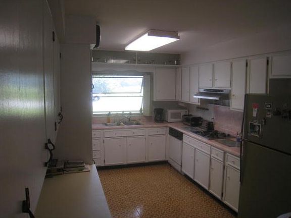 3rd image of 680 15th Pl