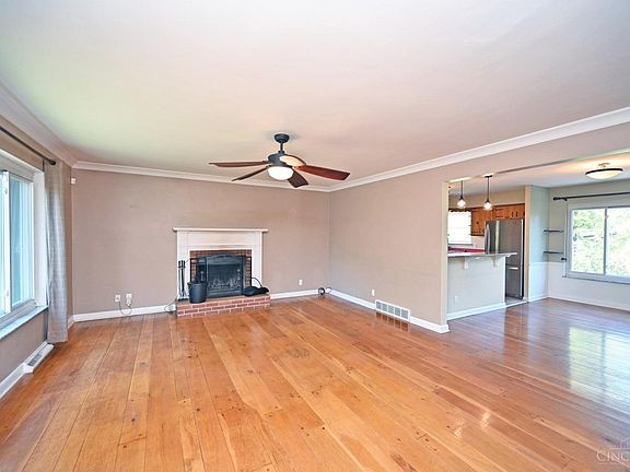 2nd image of 1702 Tiffany Ln