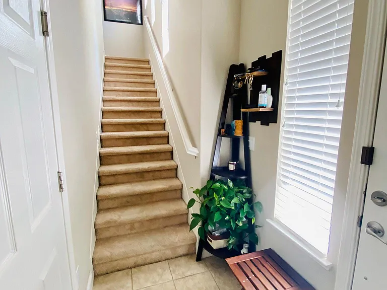 1542 McCandless Dr — Photo 1